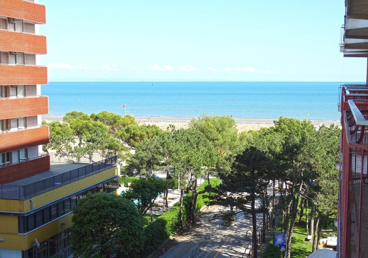 Nuovo Fronte Spiaggia, Terrazza Sul Mare E Piscina 利尼亚诺萨比亚多罗 外观 照片